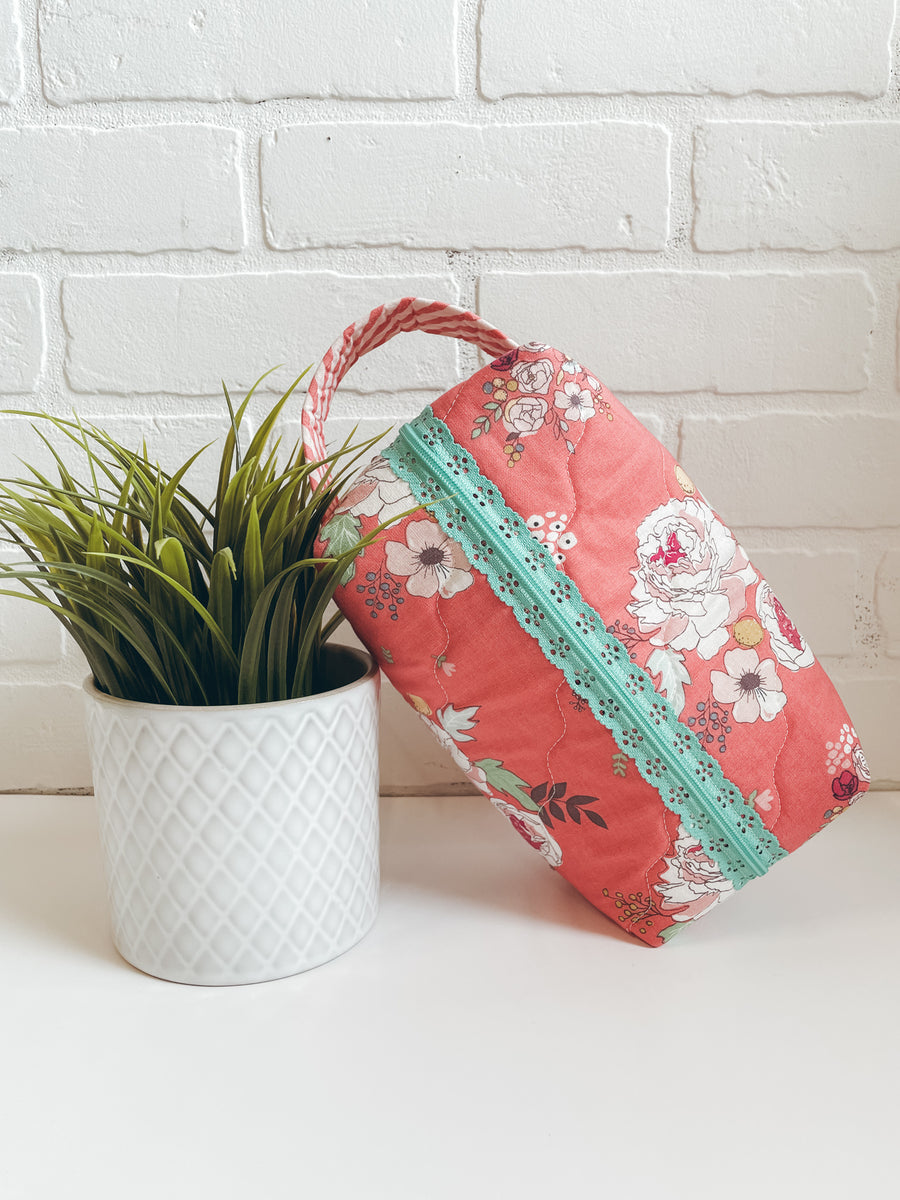 Boxy Tote w/ Lace Zipper (Downloadable Pattern) My Girlfriend's Quilt
