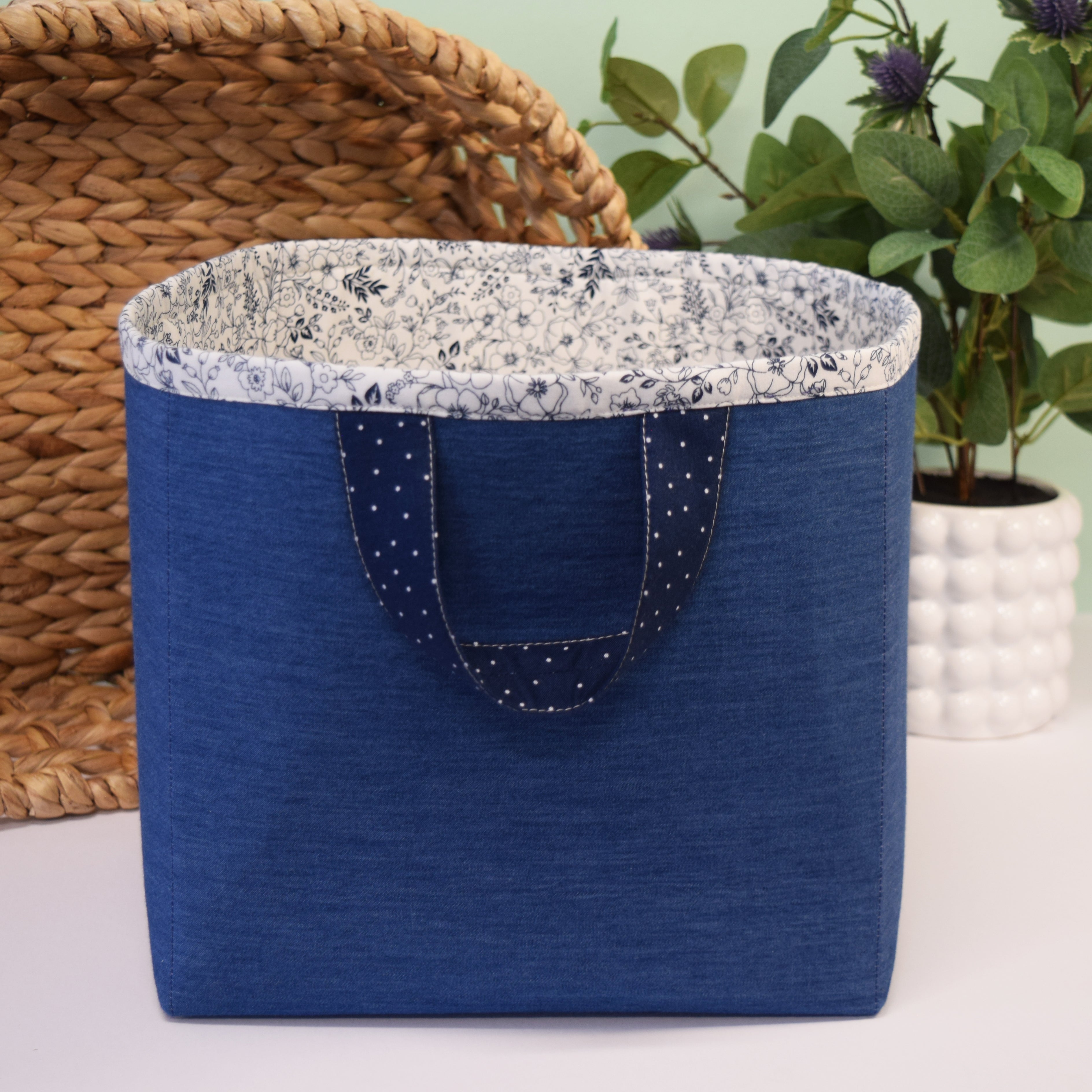 Charming Cube with basket and plant