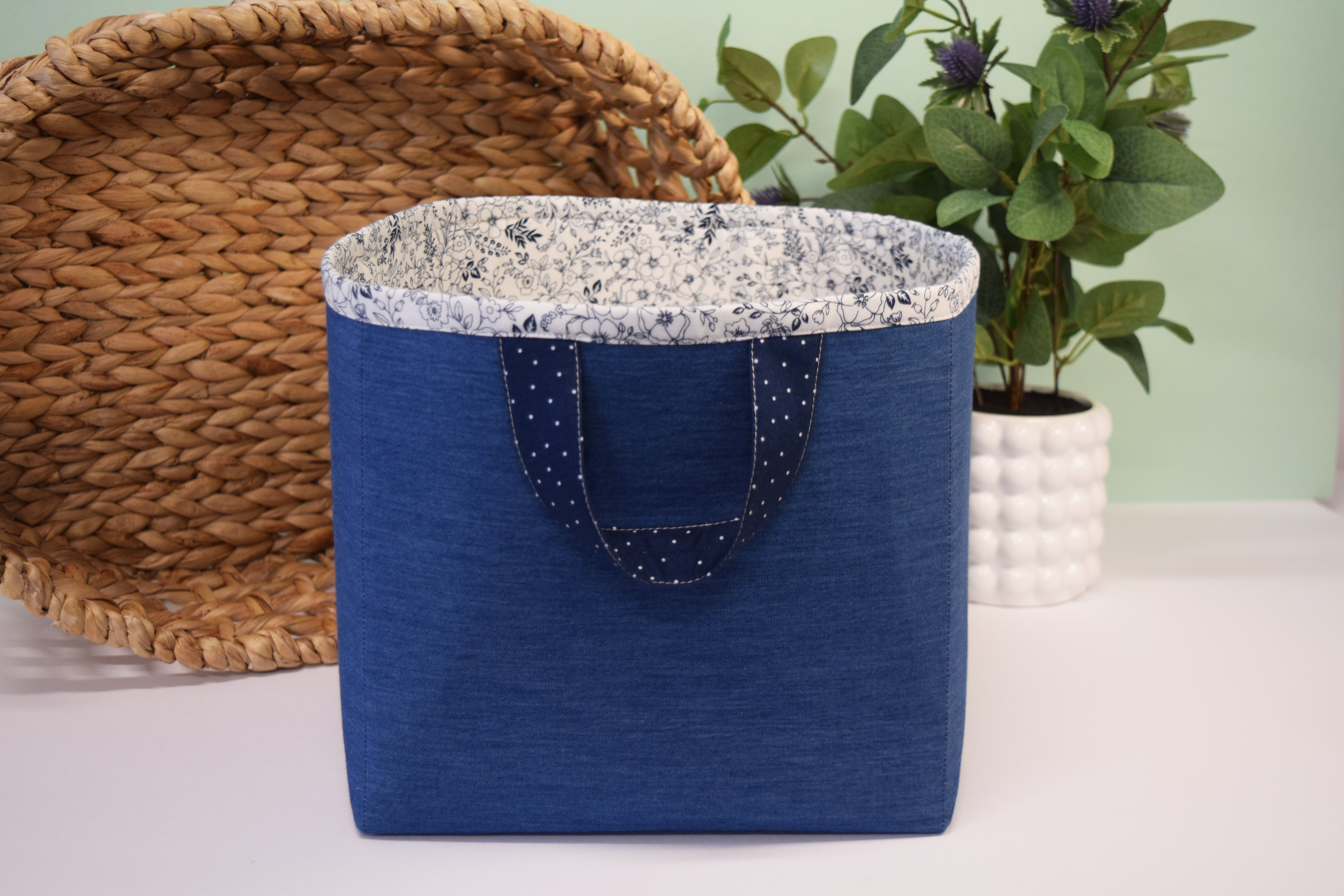 Charming Cube with basket and plant