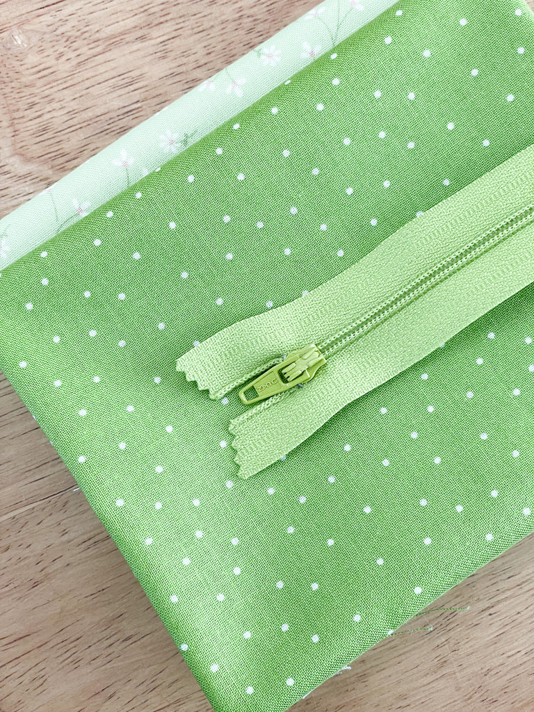 Green zipper pouch kit