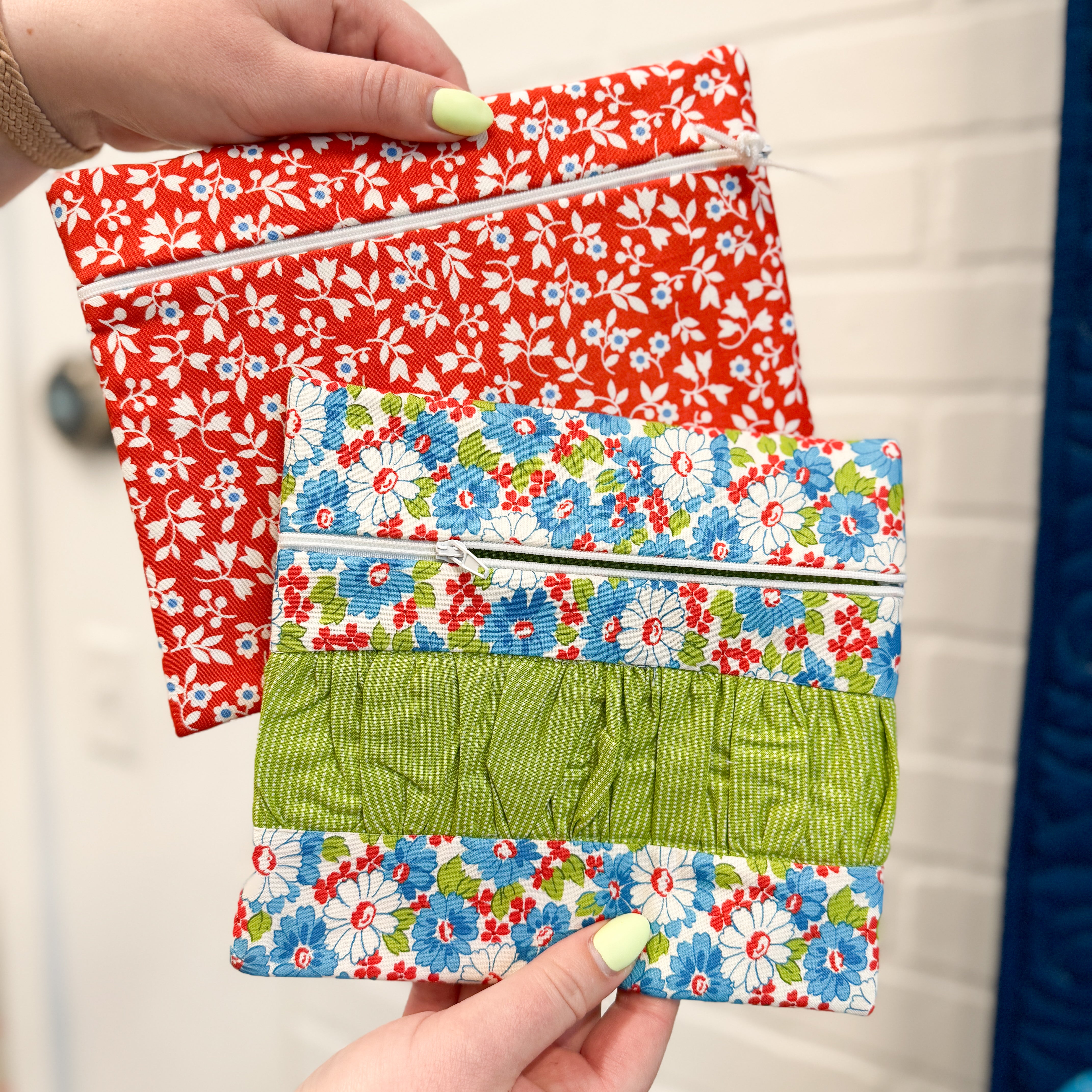 Make an Easy Zipper Pouch on the Serger