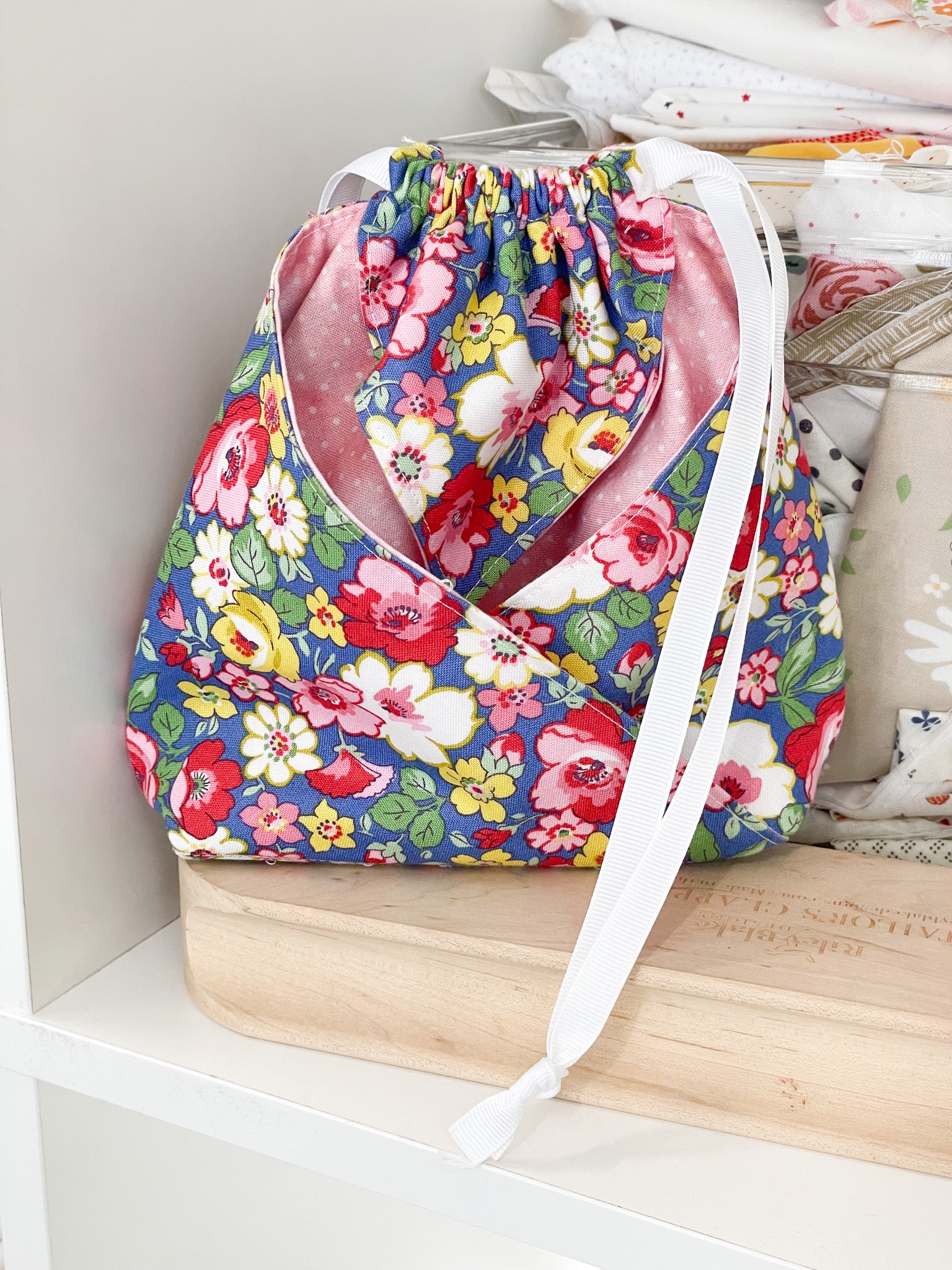 Origami Bag - Pink version with pink fabric with dots and a blue floral print