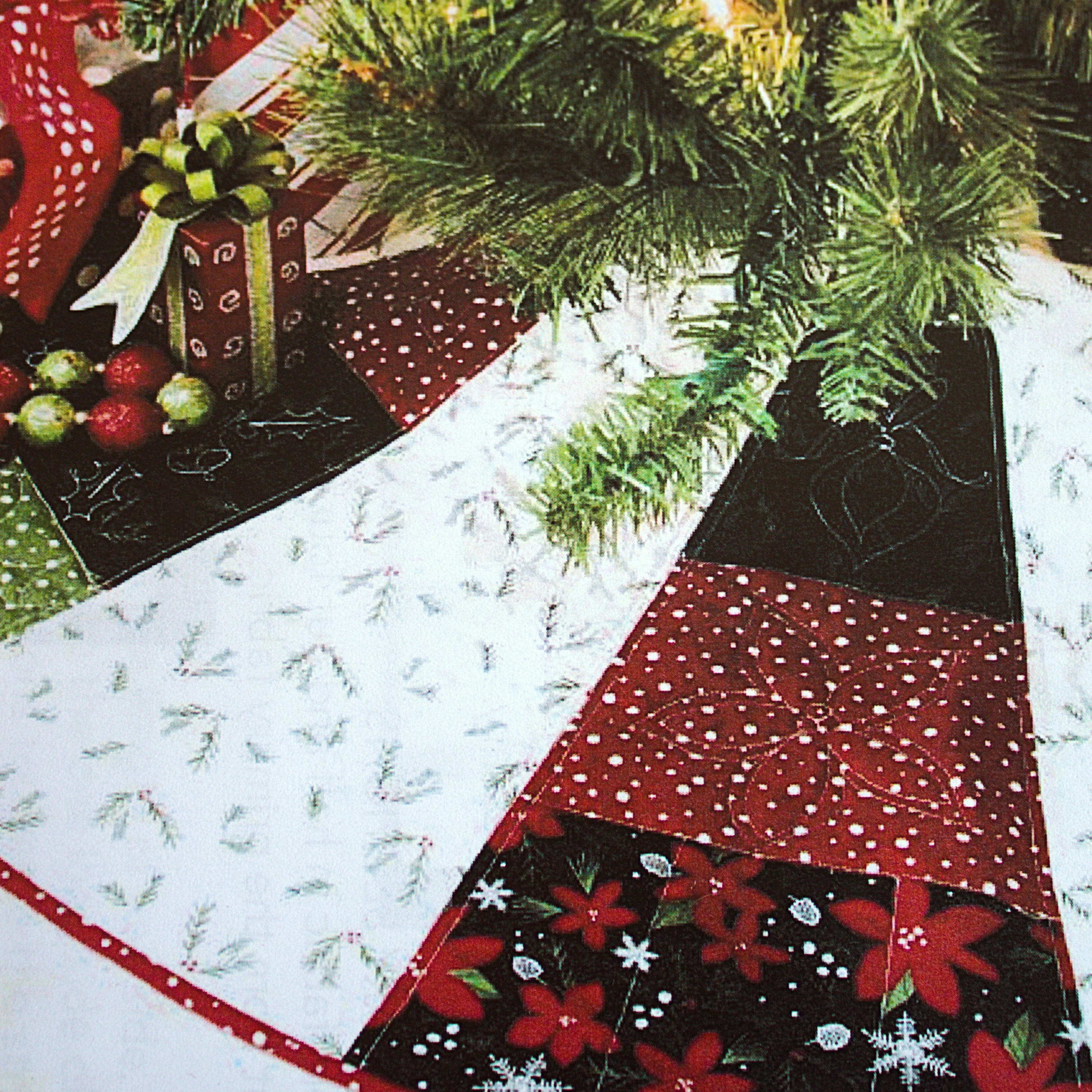 Holly Jolly Tree Skirt (Downloadable Pattern)