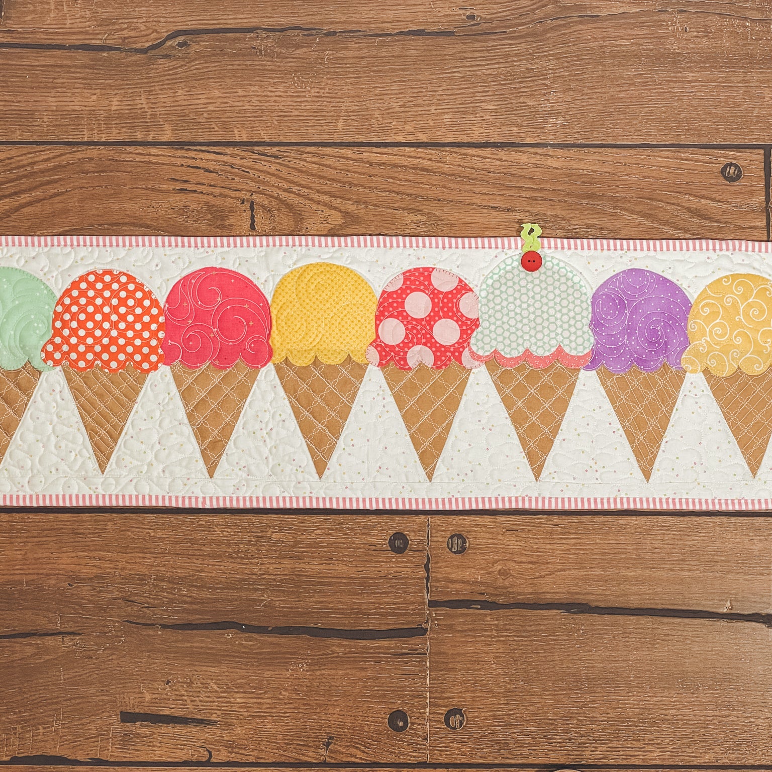 Double Scoop, Please Table Runner