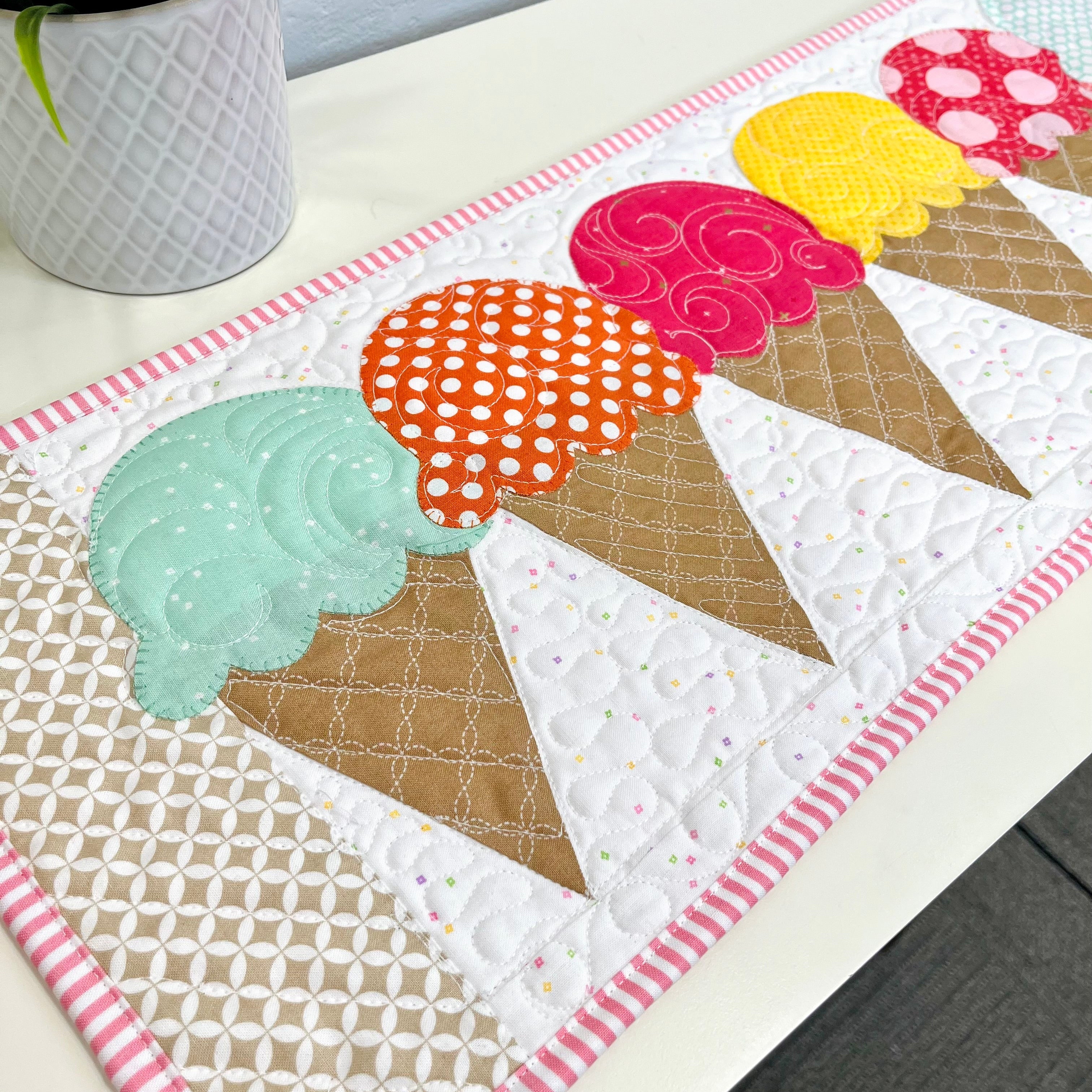 Double Scoop, Please table runner