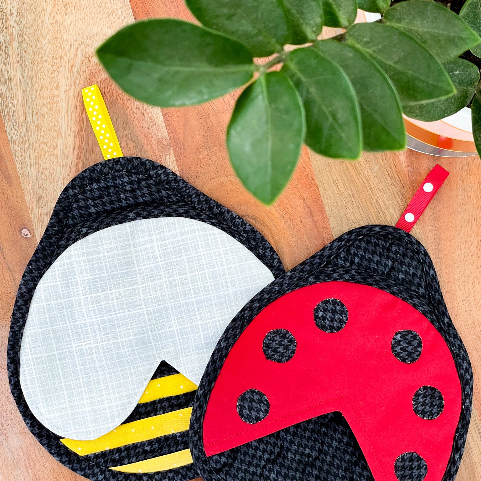 garden friends potholder