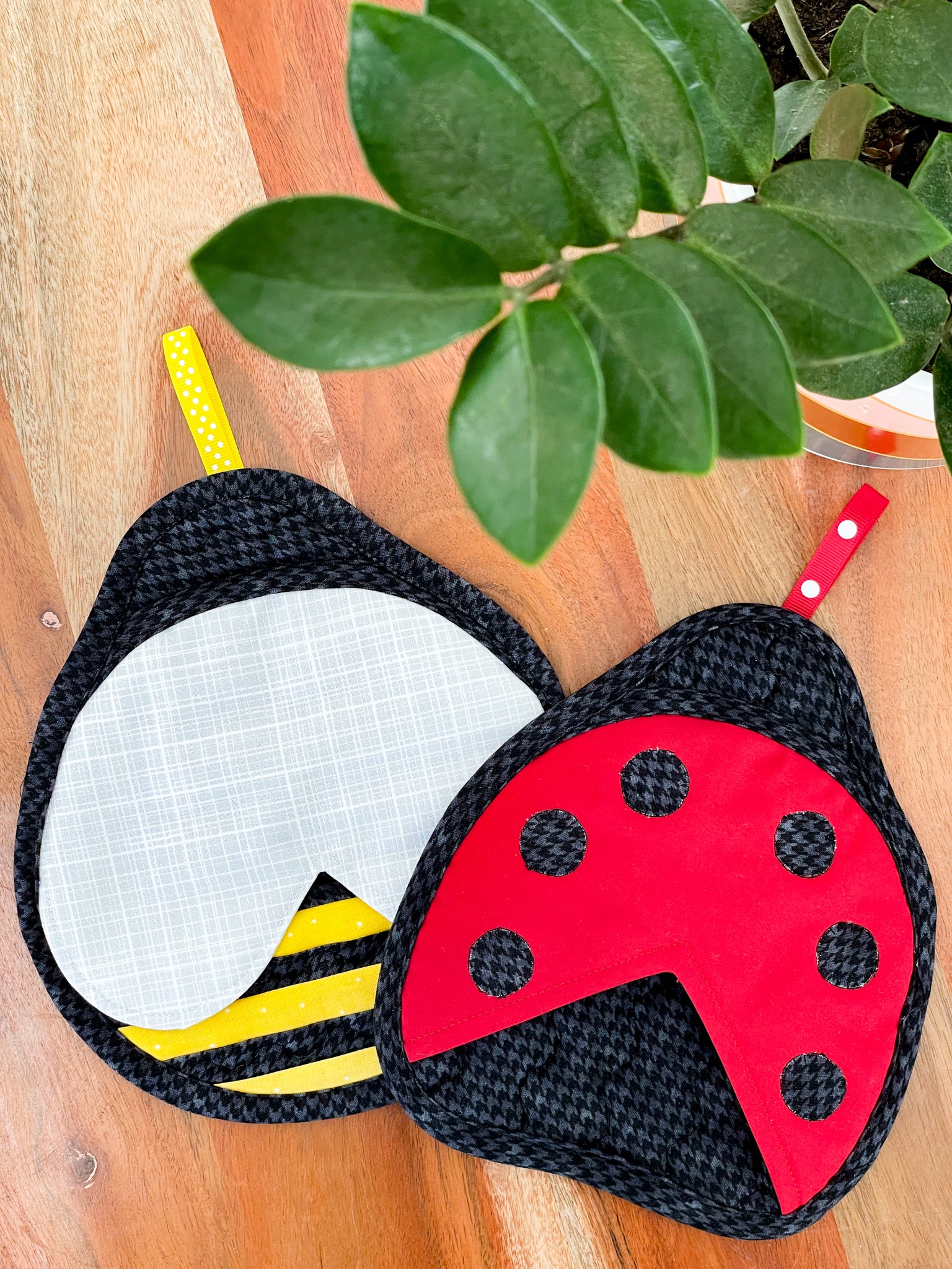 garden friends potholder