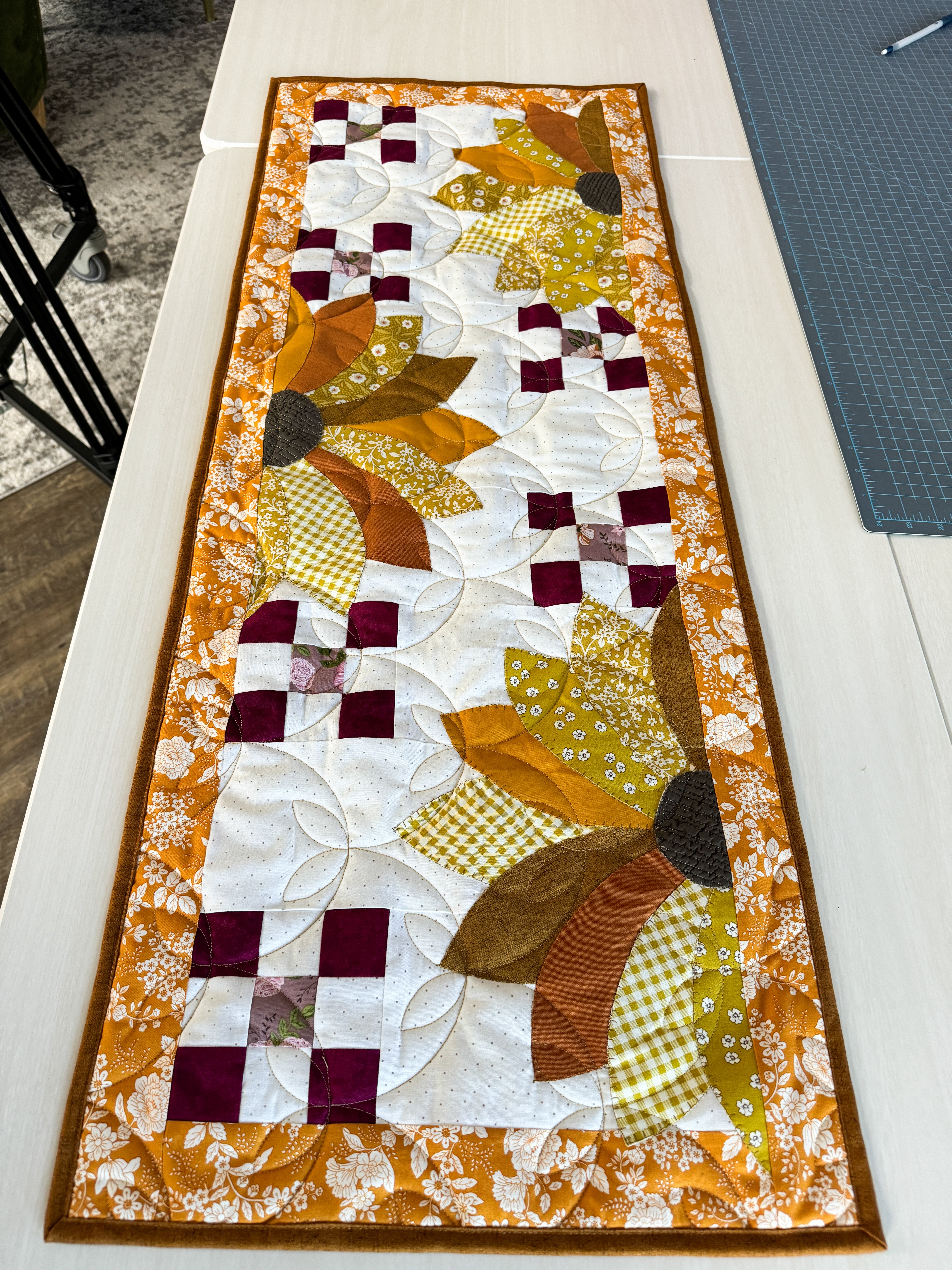 Sunflower Blooms Table Runner Pattern - (Download)